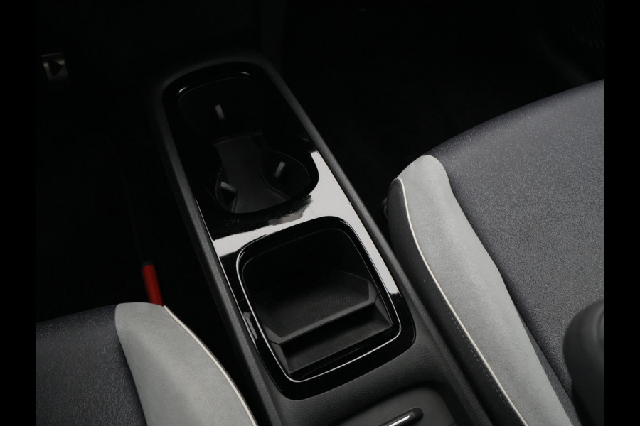 Volkswagen ID.3 First Plus 58 kWh 204pk Trekhaak Navigatie Camera Stoel/Stuurverwarming Acc