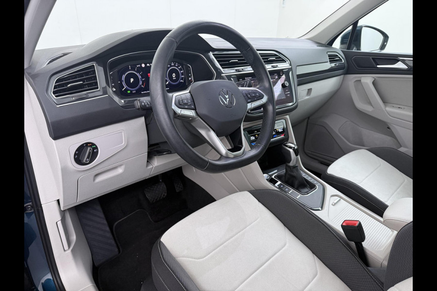 Volkswagen Tiguan 1.4 TSI eHybrid PHEV SUPER COMPLEET| SCHUIF/ KANTELDAK| DODE HOEK| ELEK. ACHTERKLEP| DIG. DASH | CAMERA| RIJKLAAR GELEVERD INCL. 12 MND BOVAG GARANTIE