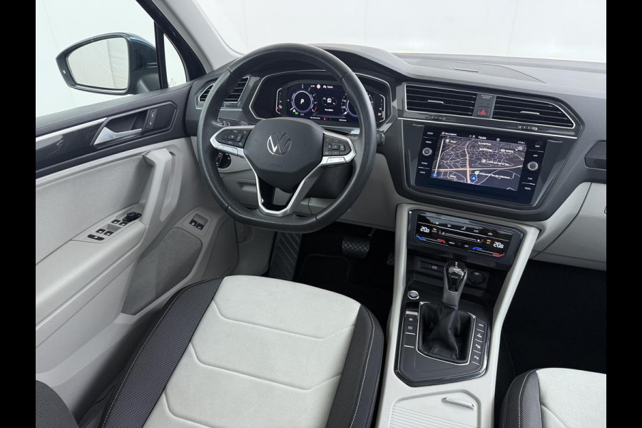 Volkswagen Tiguan 1.4 TSI eHybrid PHEV SUPER COMPLEET| SCHUIF/ KANTELDAK| DODE HOEK| ELEK. ACHTERKLEP| DIG. DASH | CAMERA| RIJKLAAR GELEVERD INCL. 12 MND BOVAG GARANTIE