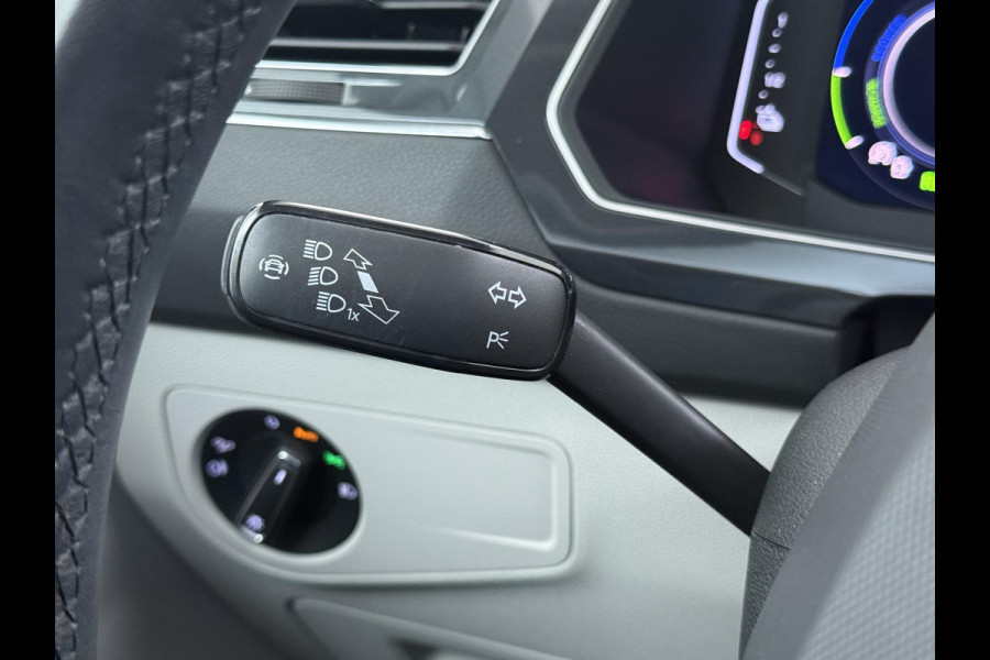 Volkswagen Tiguan 1.4 TSI eHybrid PHEV SUPER COMPLEET| SCHUIF/ KANTELDAK| DODE HOEK| ELEK. ACHTERKLEP| DIG. DASH | CAMERA| RIJKLAAR GELEVERD INCL. 12 MND BOVAG GARANTIE