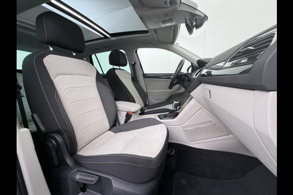 Volkswagen Tiguan 1.4 TSI eHybrid PHEV SUPER COMPLEET| SCHUIF/ KANTELDAK| DODE HOEK| ELEK. ACHTERKLEP| DIG. DASH | CAMERA| RIJKLAAR GELEVERD INCL. 12 MND BOVAG GARANTIE