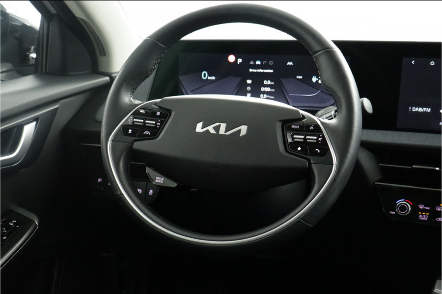 Kia Ev6 Light Edition 58 kWh Automaat SOH 98,4% - Stoel-/ Stuurverwarming - Carplay/Android Auto - Camera - Fabrieksgarantie Tot 2031