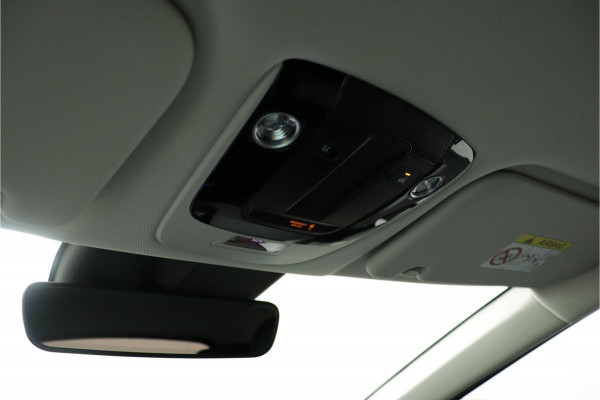 Kia Ev6 Light Edition 58 kWh Automaat SOH 98,4% - Stoel-/ Stuurverwarming - Carplay/Android Auto - Camera - Fabrieksgarantie Tot 2031