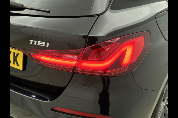 BMW 1-serie 118i Executive Edition (NL-auto, Goed OnderH, Carplay, Navi-groot, PDC V+A, Cruise Control, Etc)