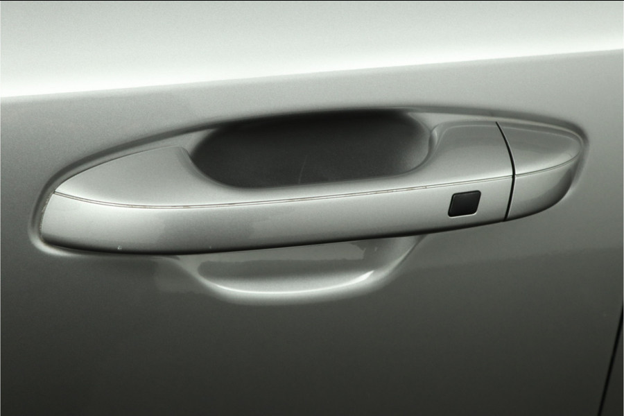 Kia Niro EV Light Edition 64.8 kWh Automaat SOH 98,8% Airco - Apple Carplay/Android Auto - Cruise Control - Navigatie - Fabrieksgarantie tot 05-2031