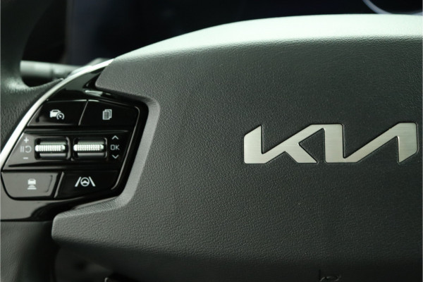 Kia Niro EV Light Edition 64.8 kWh Automaat SOH 98,8% Airco - Apple Carplay/Android Auto - Cruise Control - Navigatie - Fabrieksgarantie tot 05-2031