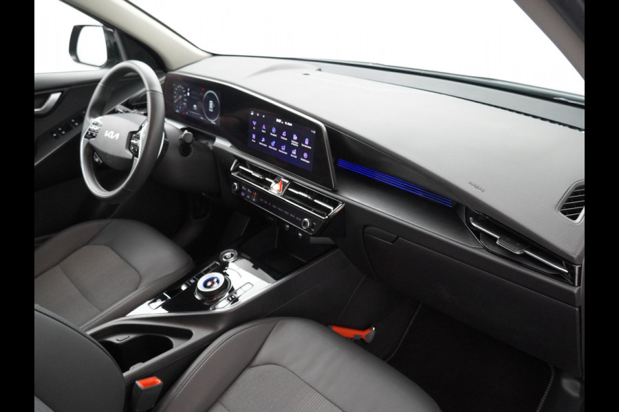 Kia Niro EV DynamicLine 64.8 kWh Automaat SOH 98,0% - Climate control  - Adaptive cruise control - Navigatie - Apple Carplay/Android Auto - Fabrieksgarantie t/m 02-2030
