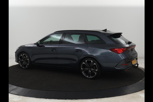 CUPRA Leon 1.4 eHybrid VZ | 245pk | Trekhaak | Stoelverwarming | Carplay | Camera | Sfeerverlichting | Keyless | Navigatie | Sportstoelen | Park Assist | Stuurverwarming | PHEV | Plug In