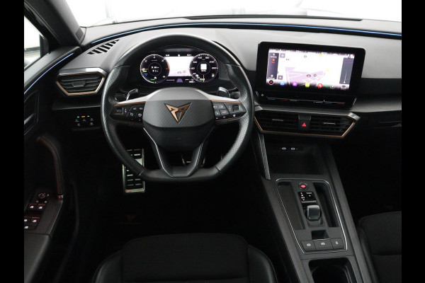 CUPRA Leon 1.4 eHybrid VZ | 245pk | Trekhaak | Stoelverwarming | Carplay | Camera | Sfeerverlichting | Keyless | Navigatie | Sportstoelen | Park Assist | Stuurverwarming | PHEV | Plug In