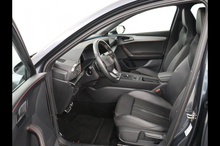 CUPRA Leon 1.4 eHybrid VZ | 245pk | Trekhaak | Stoelverwarming | Carplay | Camera | Sfeerverlichting | Keyless | Navigatie | Sportstoelen | Park Assist | Stuurverwarming | PHEV | Plug In