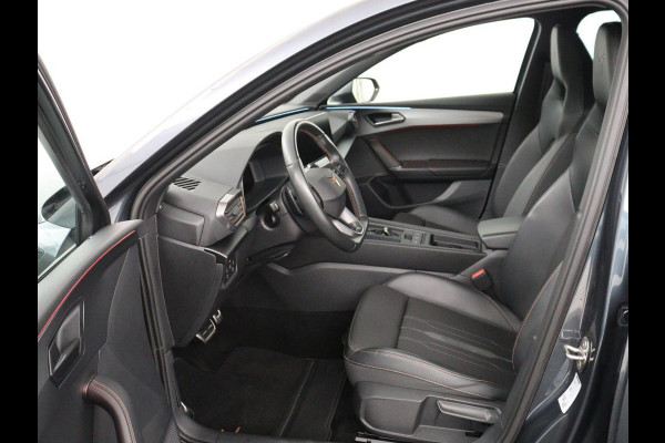 CUPRA Leon 1.4 eHybrid VZ | 245pk | Trekhaak | Stoelverwarming | Carplay | Camera | Sfeerverlichting | Keyless | Navigatie | Sportstoelen | Park Assist | Stuurverwarming | PHEV | Plug In