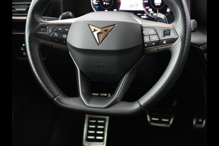 CUPRA Leon 1.4 eHybrid VZ | 245pk | Trekhaak | Stoelverwarming | Carplay | Camera | Sfeerverlichting | Keyless | Navigatie | Sportstoelen | Park Assist | Stuurverwarming | PHEV | Plug In