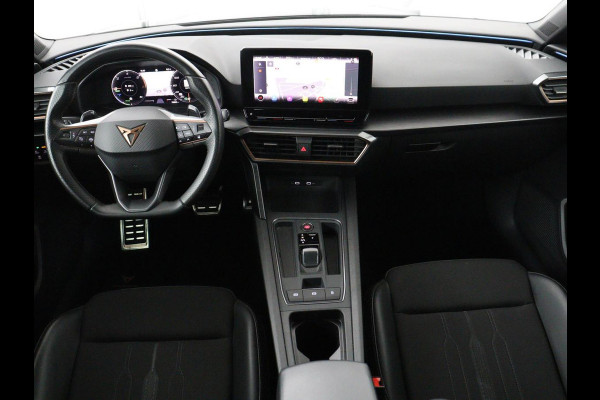 CUPRA Leon 1.4 eHybrid VZ | 245pk | Trekhaak | Stoelverwarming | Carplay | Camera | Sfeerverlichting | Keyless | Navigatie | Sportstoelen | Park Assist | Stuurverwarming | PHEV | Plug In