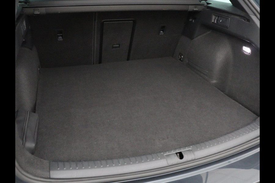 CUPRA Leon 1.4 eHybrid VZ | 245pk | Trekhaak | Stoelverwarming | Carplay | Camera | Sfeerverlichting | Keyless | Navigatie | Sportstoelen | Park Assist | Stuurverwarming | PHEV | Plug In