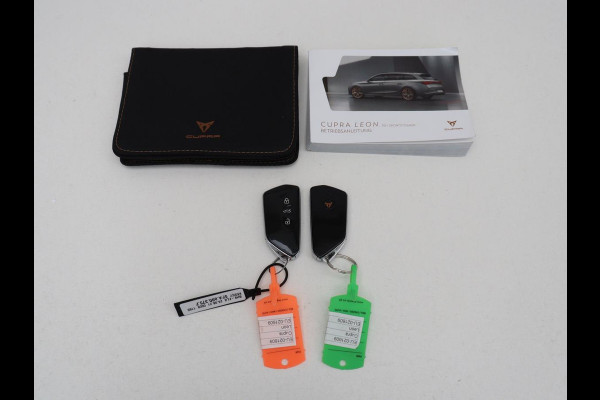 CUPRA Leon 1.4 eHybrid VZ | 245pk | Trekhaak | Stoelverwarming | Carplay | Camera | Sfeerverlichting | Keyless | Navigatie | Sportstoelen | Park Assist | Stuurverwarming | PHEV | Plug In