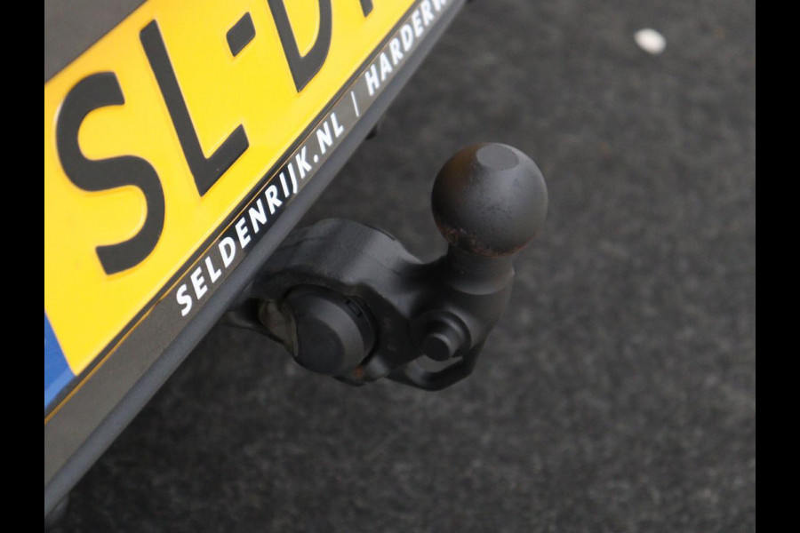 CUPRA Leon 1.4 eHybrid VZ | 245pk | Trekhaak | Stoelverwarming | Carplay | Camera | Sfeerverlichting | Keyless | Navigatie | Sportstoelen | Park Assist | Stuurverwarming | PHEV | Plug In