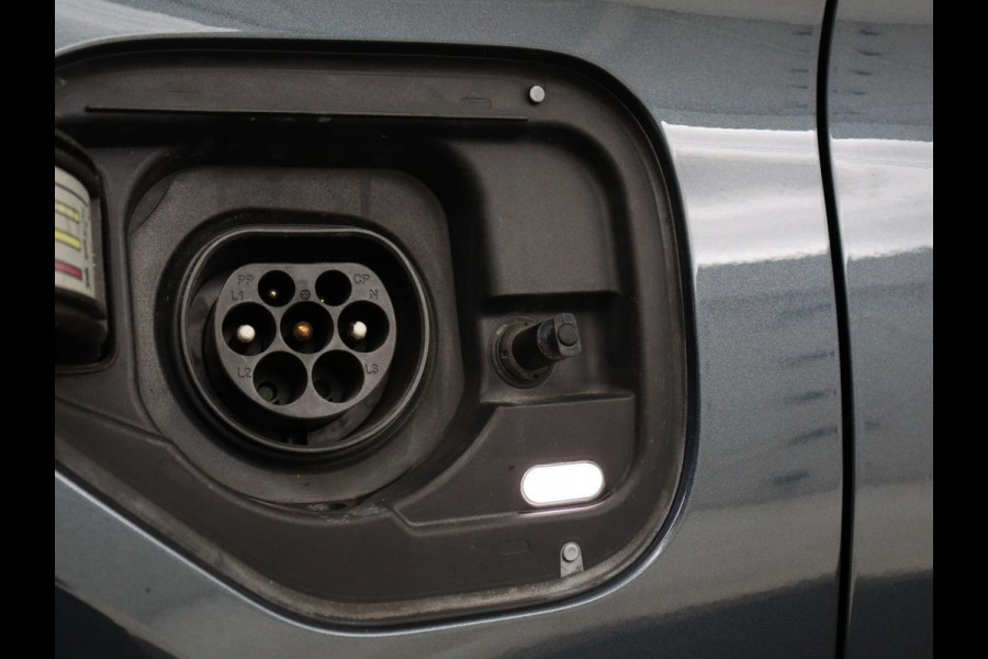 CUPRA Leon 1.4 eHybrid VZ | 245pk | Trekhaak | Stoelverwarming | Carplay | Camera | Sfeerverlichting | Keyless | Navigatie | Sportstoelen | Park Assist | Stuurverwarming | PHEV | Plug In