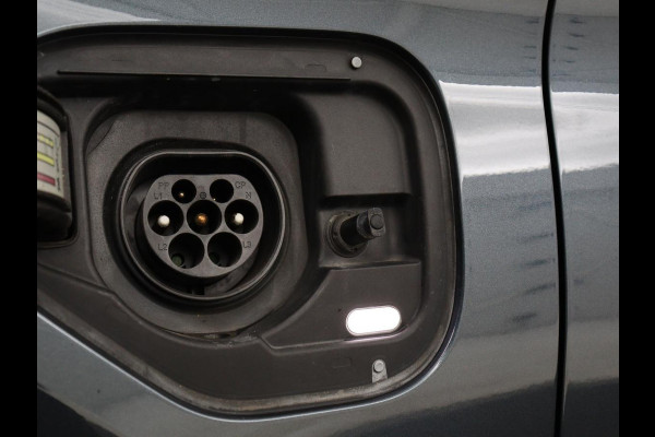 CUPRA Leon 1.4 eHybrid VZ | 245pk | Trekhaak | Stoelverwarming | Carplay | Camera | Sfeerverlichting | Keyless | Navigatie | Sportstoelen | Park Assist | Stuurverwarming | PHEV | Plug In