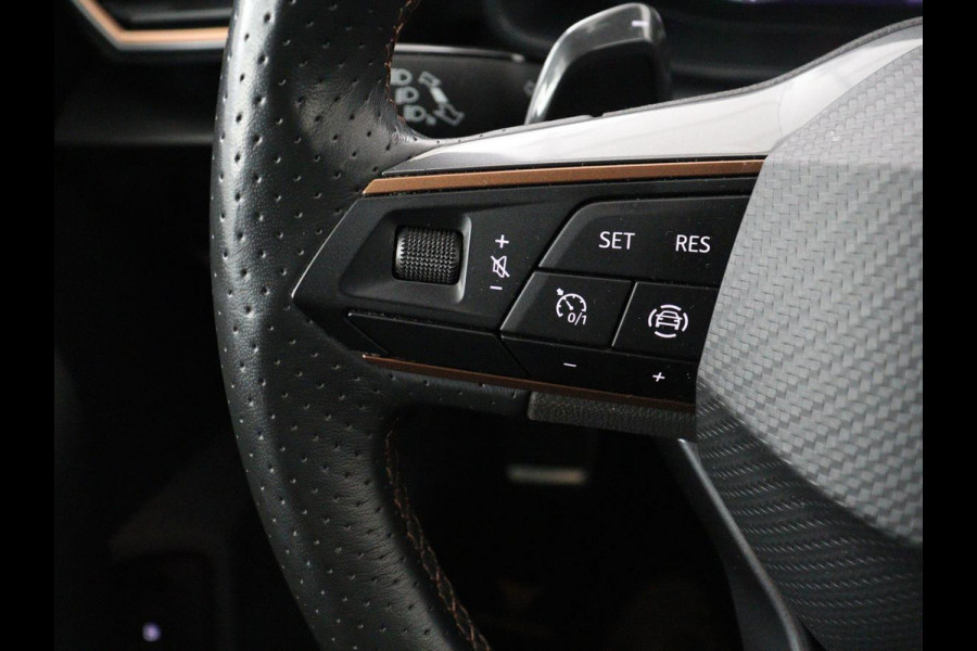 CUPRA Leon 1.4 eHybrid VZ | 245pk | Trekhaak | Stoelverwarming | Carplay | Camera | Sfeerverlichting | Keyless | Navigatie | Sportstoelen | Park Assist | Stuurverwarming | PHEV | Plug In