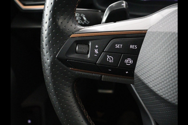 CUPRA Leon 1.4 eHybrid VZ | 245pk | Trekhaak | Stoelverwarming | Carplay | Camera | Sfeerverlichting | Keyless | Navigatie | Sportstoelen | Park Assist | Stuurverwarming | PHEV | Plug In