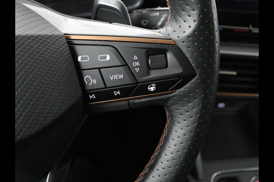 CUPRA Leon 1.4 eHybrid VZ | 245pk | Trekhaak | Stoelverwarming | Carplay | Camera | Sfeerverlichting | Keyless | Navigatie | Sportstoelen | Park Assist | Stuurverwarming | PHEV | Plug In