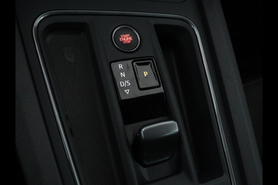 CUPRA Leon 1.4 eHybrid VZ | 245pk | Trekhaak | Stoelverwarming | Carplay | Camera | Sfeerverlichting | Keyless | Navigatie | Sportstoelen | Park Assist | Stuurverwarming | PHEV | Plug In