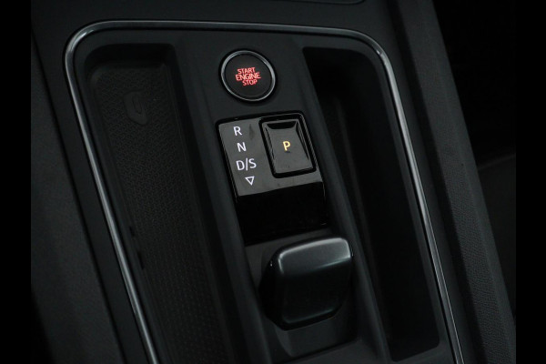 CUPRA Leon 1.4 eHybrid VZ | 245pk | Trekhaak | Stoelverwarming | Carplay | Camera | Sfeerverlichting | Keyless | Navigatie | Sportstoelen | Park Assist | Stuurverwarming | PHEV | Plug In