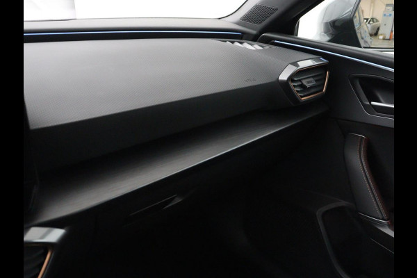 CUPRA Leon 1.4 eHybrid VZ | 245pk | Trekhaak | Stoelverwarming | Carplay | Camera | Sfeerverlichting | Keyless | Navigatie | Sportstoelen | Park Assist | Stuurverwarming | PHEV | Plug In