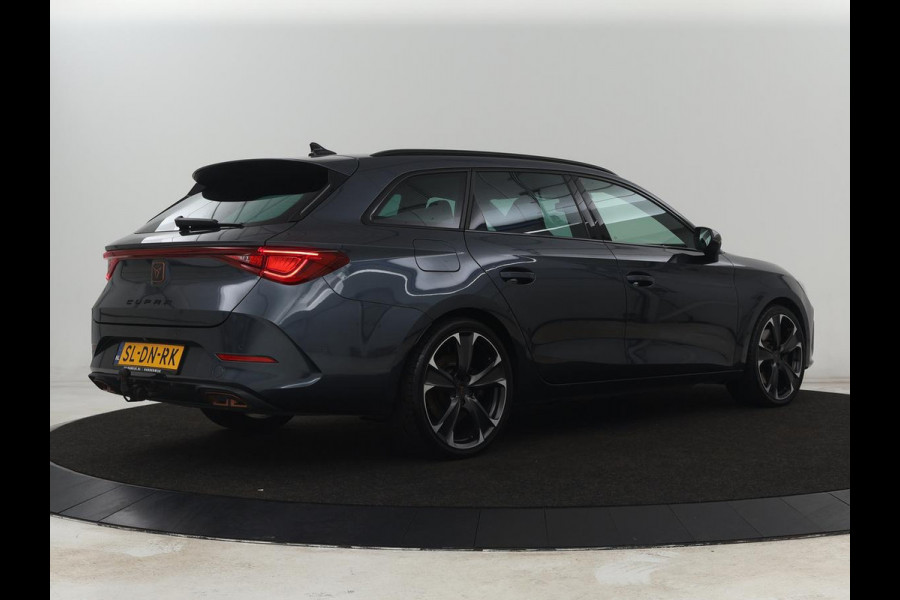 CUPRA Leon 1.4 eHybrid VZ | 245pk | Trekhaak | Stoelverwarming | Carplay | Camera | Sfeerverlichting | Keyless | Navigatie | Sportstoelen | Park Assist | Stuurverwarming | PHEV | Plug In