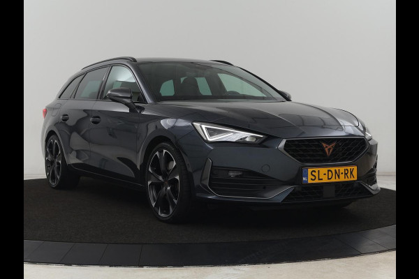 CUPRA Leon 1.4 eHybrid VZ | 245pk | Trekhaak | Stoelverwarming | Carplay | Camera | Sfeerverlichting | Keyless | Navigatie | Sportstoelen | Park Assist | Stuurverwarming | PHEV | Plug In