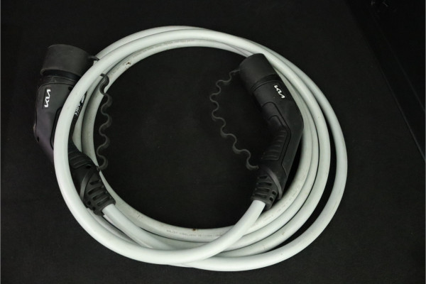 Kia Ev6 Edition Advanced 77.4 kWh Automaat SOH 98,6% - Matrix LED Koplampen - Kunst Lederen Bekleding - Adaptief Cruise Control - Climate Control - Fabrieksgarantie Tot 2031