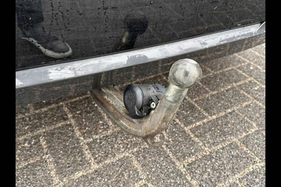 BMW 3-serie 330e | Trekhaak wegklapbaar | Nieuwe banden | Climate  | CC | Leder Stof |