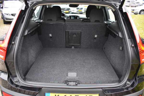 Volvo XC40 T2 129PK Automaat Business Pro | ACC | Trekhaak | Apple Carplay | Elektr. Achterklep