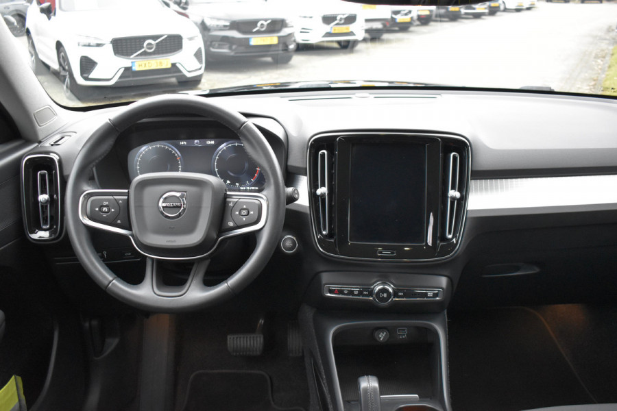 Volvo XC40 T2 129PK Automaat Business Pro | ACC | Trekhaak | Apple Carplay | Elektr. Achterklep