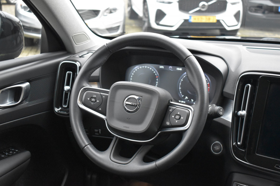 Volvo XC40 T2 129PK Automaat Business Pro | ACC | Trekhaak | Apple Carplay | Elektr. Achterklep