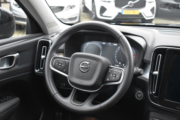Volvo XC40 T2 129PK Automaat Business Pro | ACC | Trekhaak | Apple Carplay | Elektr. Achterklep