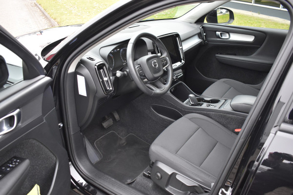 Volvo XC40 T2 129PK Automaat Business Pro | ACC | Trekhaak | Apple Carplay | Elektr. Achterklep