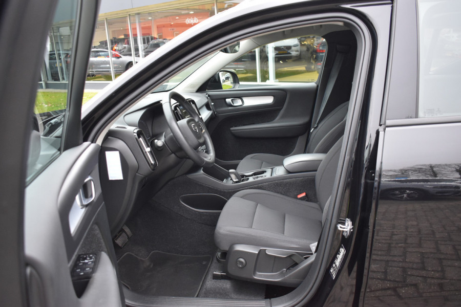 Volvo XC40 T2 129PK Automaat Business Pro | ACC | Trekhaak | Apple Carplay | Elektr. Achterklep