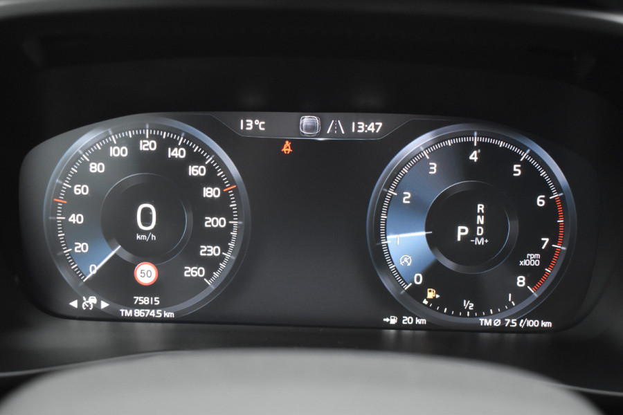 Volvo XC40 T2 129PK Automaat Business Pro | ACC | Trekhaak | Apple Carplay | Elektr. Achterklep