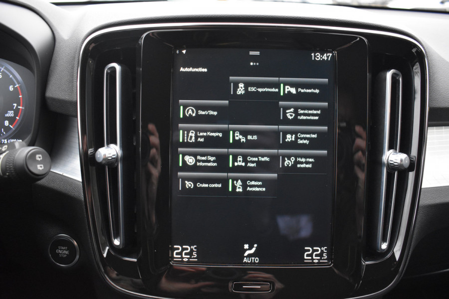 Volvo XC40 T2 129PK Automaat Business Pro | ACC | Trekhaak | Apple Carplay | Elektr. Achterklep