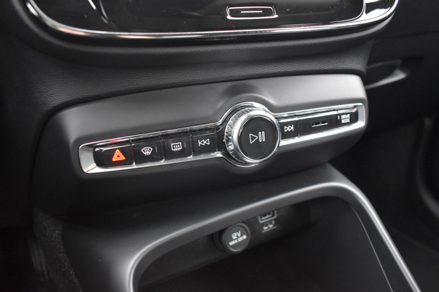 Volvo XC40 T2 129PK Automaat Business Pro | ACC | Trekhaak | Apple Carplay | Elektr. Achterklep