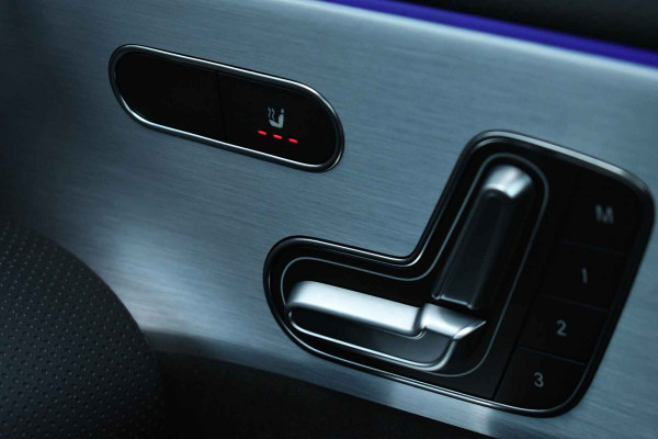 Mercedes-Benz A-Klasse 250e AMG Line Pano Burmester El-zetels