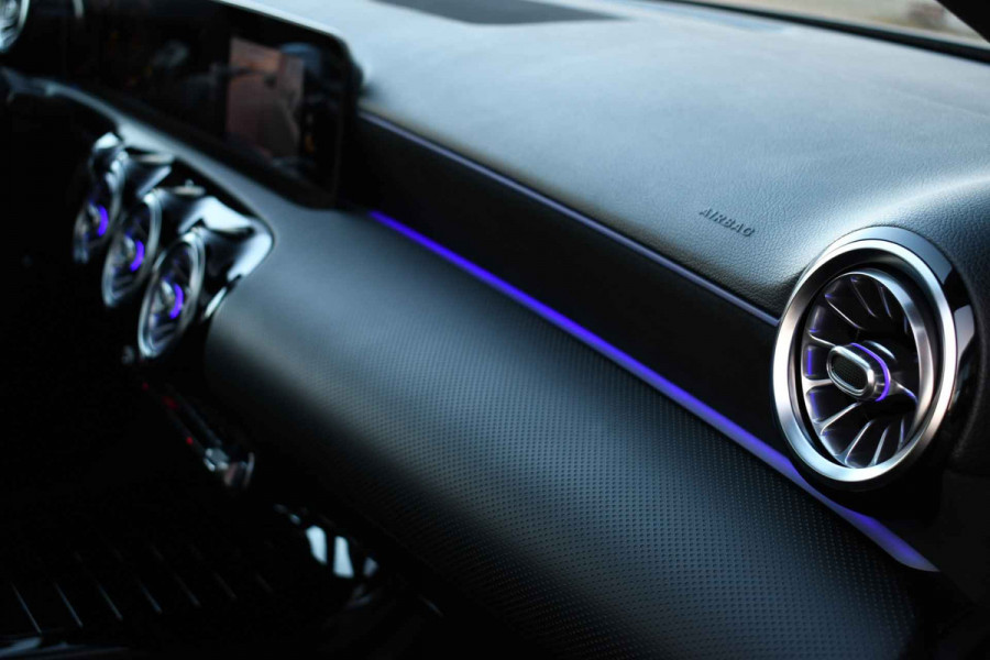 Mercedes-Benz A-Klasse 250e AMG Line Pano Burmester El-zetels