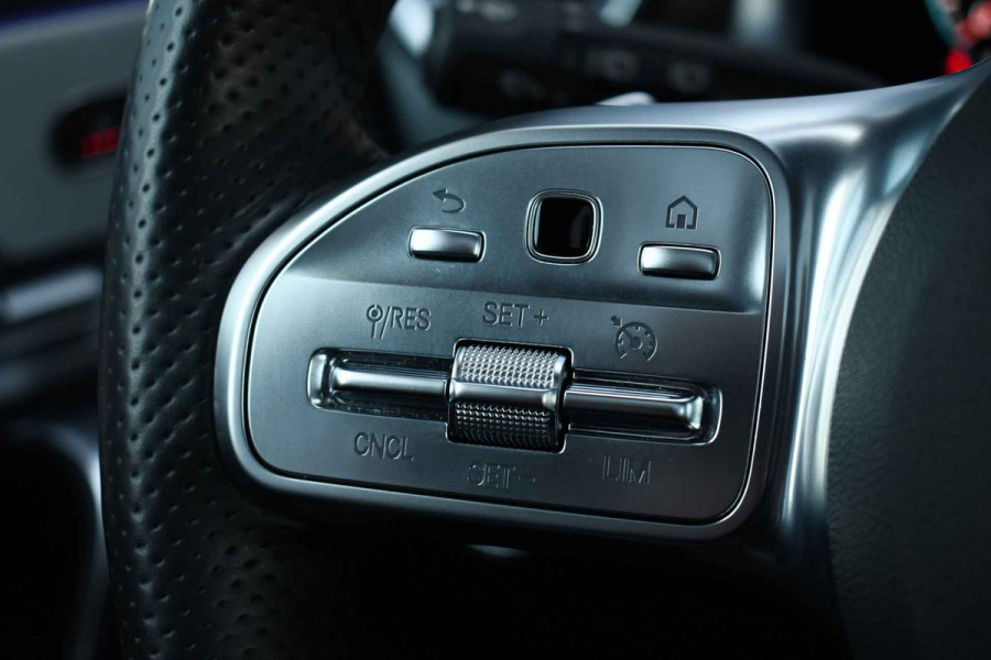 Mercedes-Benz A-Klasse 250e AMG Line Pano Burmester El-zetels