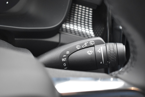 Volvo EX40 Extended Range 252PK Plus Black Ed. 82 kWh | H&K | ACC | Blis | Camera | 20"LMV | Stuurverwarming