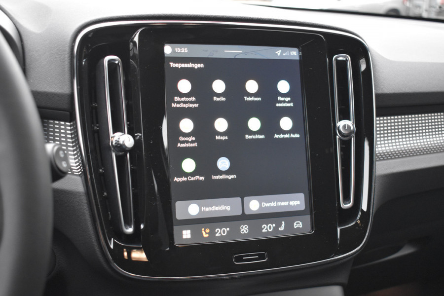 Volvo EX40 Extended Range 252PK Plus Black Ed. 82 kWh | H&K | ACC | Blis | Camera | 20"LMV | Stuurverwarming