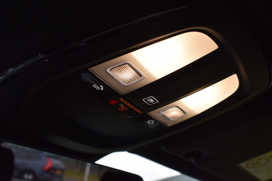 Volvo EX40 Extended Range 252PK Plus Black Ed. 82 kWh | H&K | ACC | Blis | Camera | 20"LMV | Stuurverwarming