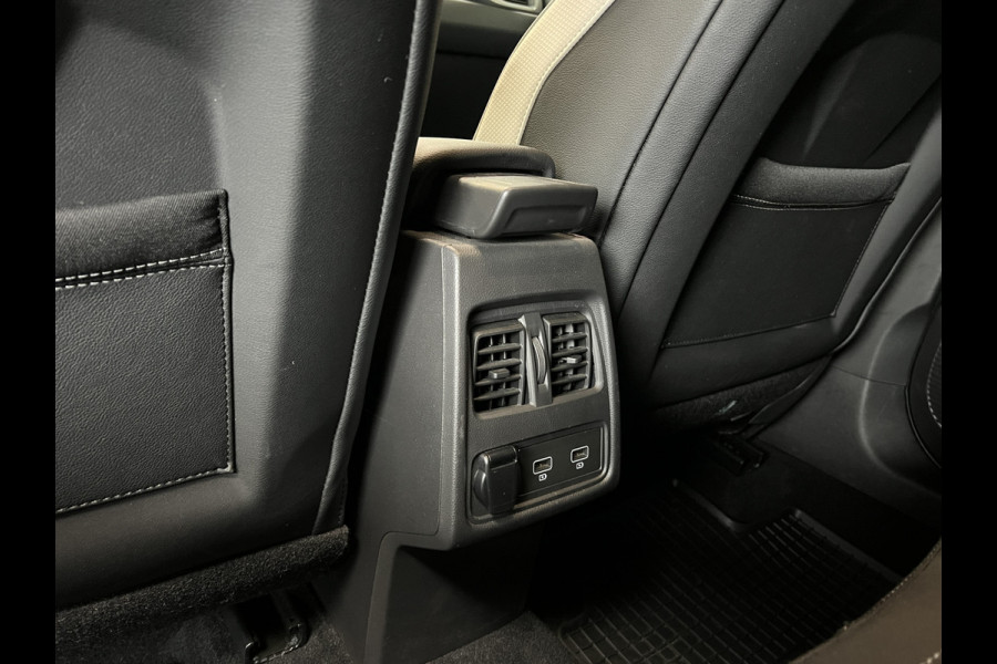 Renault Captur 1.3 TCe 130 Intens | Groot Navi | 18" | Stoelverwarming | Camera | Keyless | 100% Renault Dealer onderhouden!