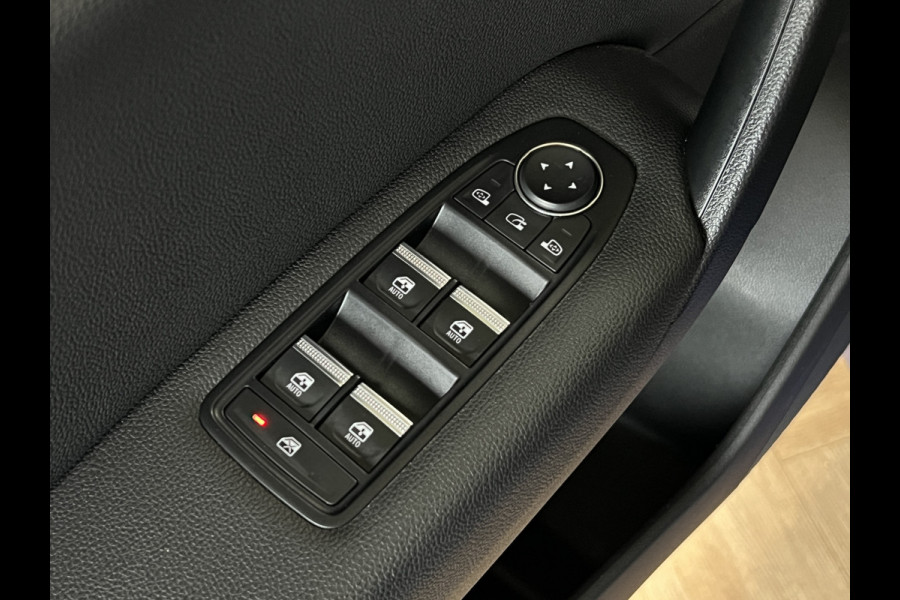 Renault Captur 1.3 TCe 130 Intens | Groot Navi | 18" | Stoelverwarming | Camera | Keyless | 100% Renault Dealer onderhouden!