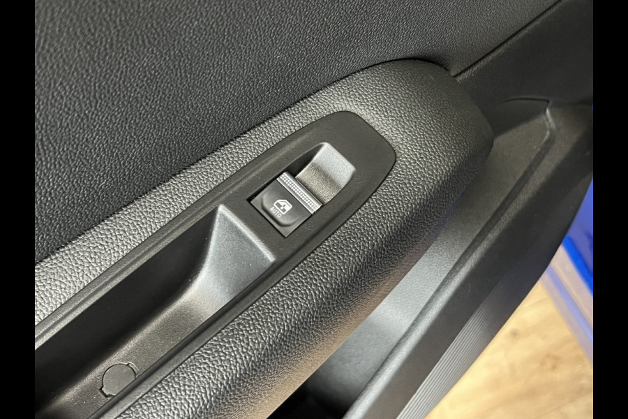 Renault Captur 1.3 TCe 130 Intens | Groot Navi | 18" | Stoelverwarming | Camera | Keyless | 100% Renault Dealer onderhouden!